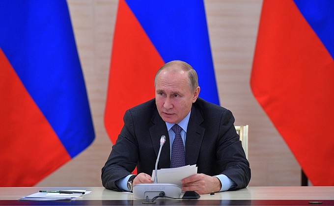Видео: Путин проводит совещание по вопросу создания культурно-образовательных комплексов в субъектах