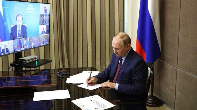 Видеоверсия совещания Президента РФ по вопросам развития судостроительной промышленности 18 августа 2022 года