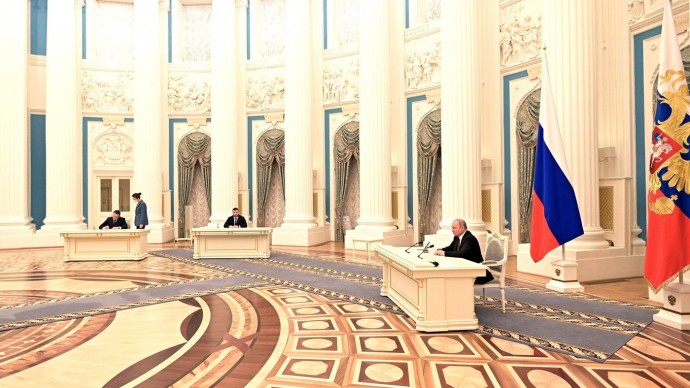 Видео подписания документов о признании Донецкой и Луганской народных республик 21 февраля 2022 года