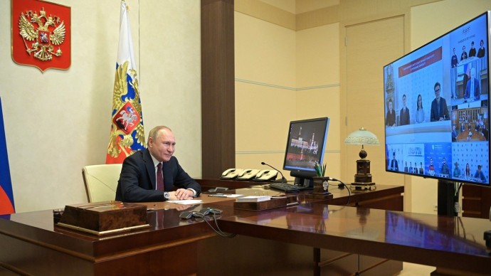 Видео встречи Президента с учащимися вузов по случаю Дня российского студенчества 25 января 2022 года