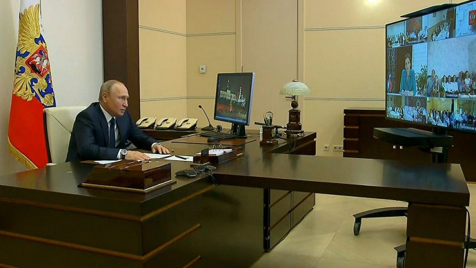 Видео беседы Путина с семьями, удостоенными орденов «Родительская слава» 1 июня 2020 года