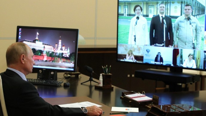 Видео открытия Путиным медицинских центров в Псков...