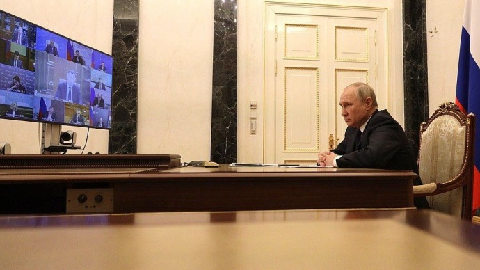 Видеоверсия совещания Президента с членами Правите...