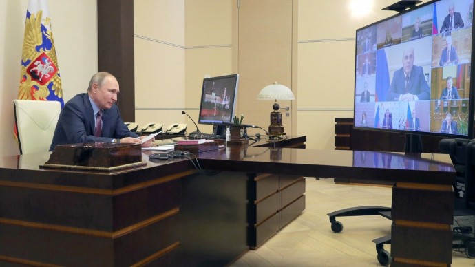 Видео с совещания Владимира Путина с членами Прави...